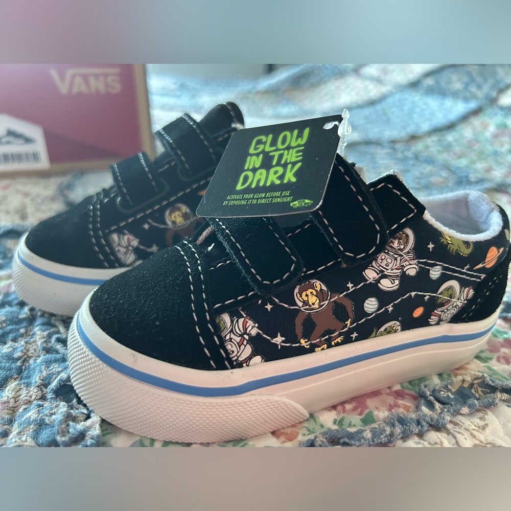 NWT Vans Old Skool V Glow in the Dark, Toddler sz 6